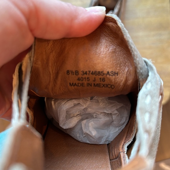 Frye naomi pickstitch shootie size 8.5 - Picture 6 of 7